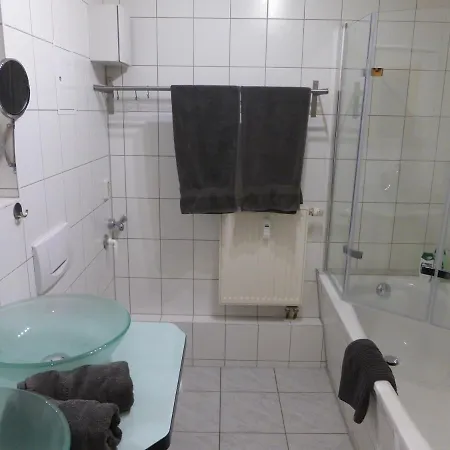 Apartment Ferienwohnung Martin Luther, 3 Schlafzimmer, free WiFi, Nähe Zentrum, klimatisiert, hell, offen, sehr schön, Jena Exterior foto